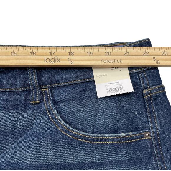 Terra & Sky Size 22W High Rise Dark Wash Frayed Hem Side Slit Denim Jean Shorts - Picture 7 of 9